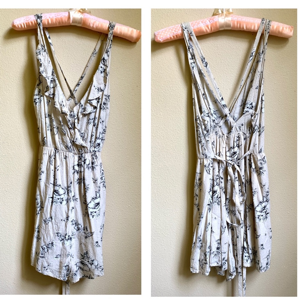 NWT Nordstrom Lush Floral Ruffle Romper Jumpsuit Boho Size S